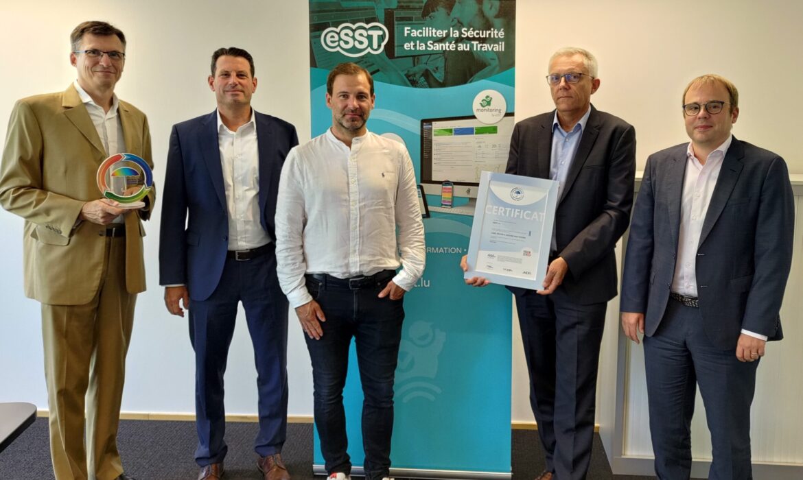 Verleihung des Gütesiegels ""Sécher a Gesond mat System - SGS" an eSST durch die AAA.